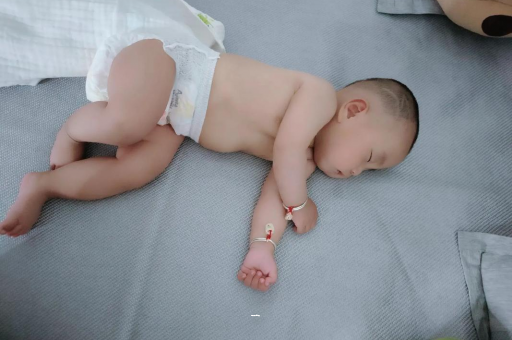 福鼎怀孕肚子撑的难受